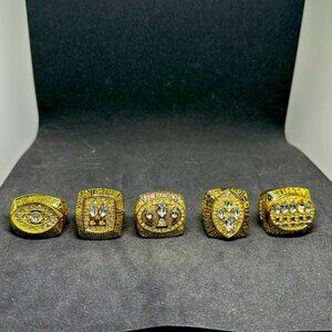 Replica Súper Bowl Ring from the San Francisco 49ers I believe they are a sz 10